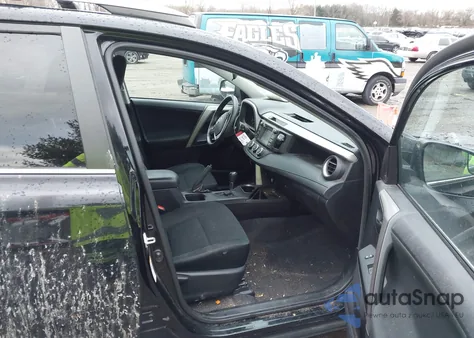 2018 Toyota Rav4 Le z USA, uszkodzony, nr VIN 2T3BFREV9JW746394